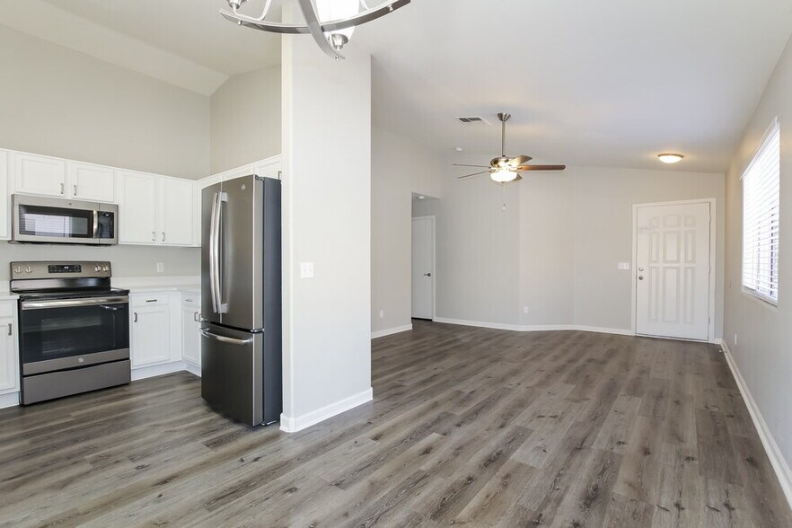 Building Photo - 21635 N 29th Dr