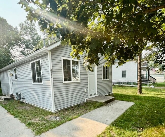 Building Photo - Available Now 2 Bedroom 1 Bath Single Family Home in Waite Park