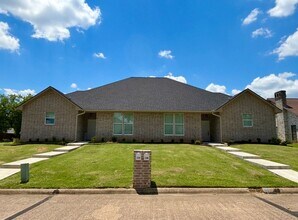 Building Photo - 13 Fernwood Dr