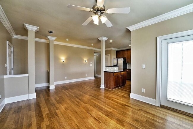 Building Photo - 307 Le Gran Bend