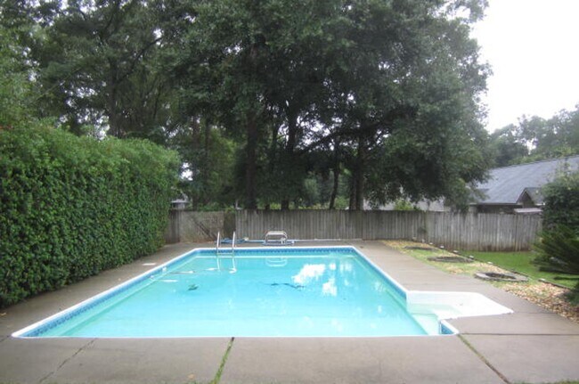 Building Photo - 114 Windmere Dr