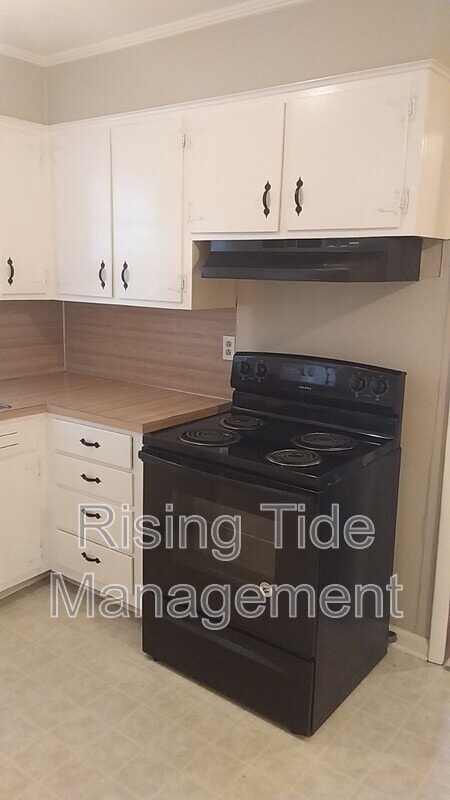 Building Photo - 1854 Edgehill Dr