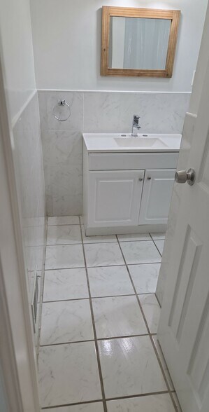 Building Photo - 1110 Lake St