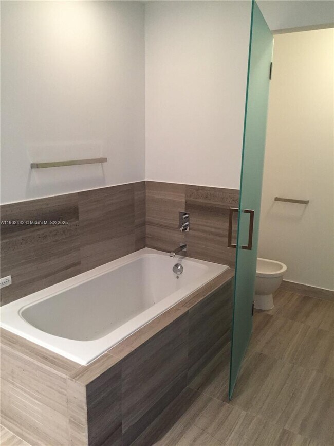 Building Photo - 350 Ocean Dr