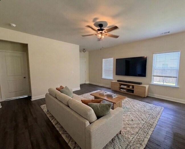 Building Photo - 1 Month Free — Applied as 50% Off Your First 2 Months - Ranch home quiet neighborhood in Hinesville