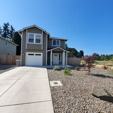 Building Photo - Dog Friendly 3bed : 2.5 bath home w/ Garage