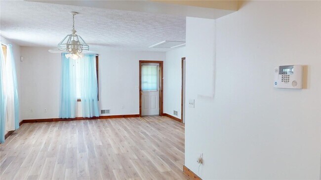 Building Photo - 357 Lowden Point Rd