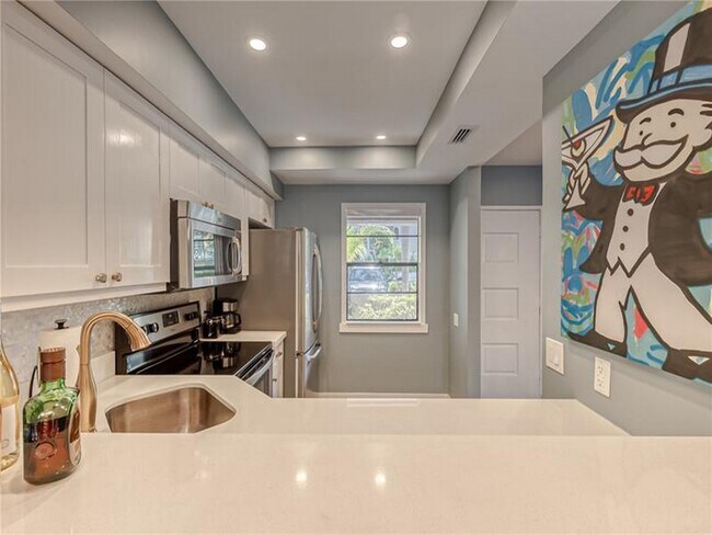 Building Photo - 2713 NE 15th St