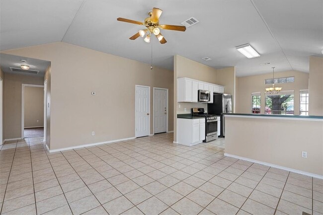 Building Photo - 1404 River Oak Dr