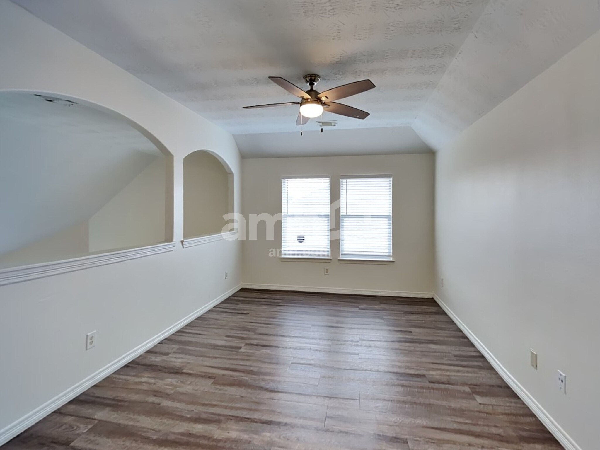 Building Photo - 30507 N Sulphur Creek Dr