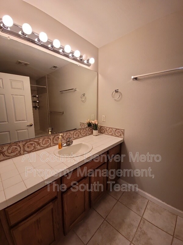 Building Photo - 3235 S Walden Ct