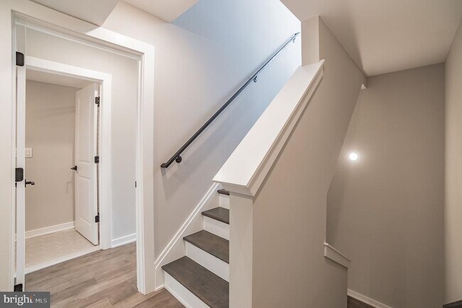 Building Photo - 2410 Clifford St