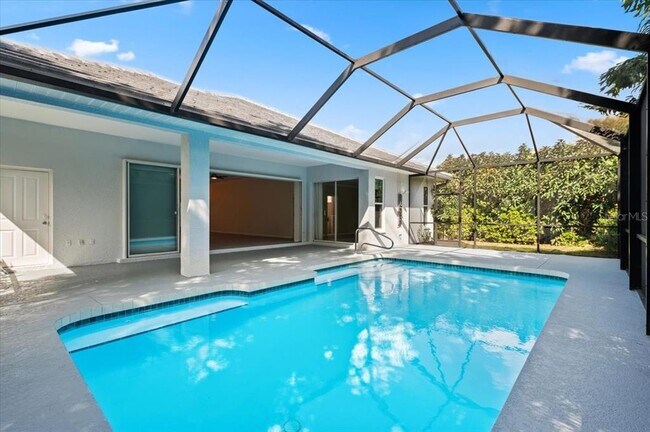 Building Photo - 700 Silk Oak Dr