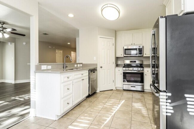 Building Photo - 18469 Sunrise Oaks Ct