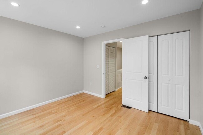 Building Photo - 707 S Bethel St