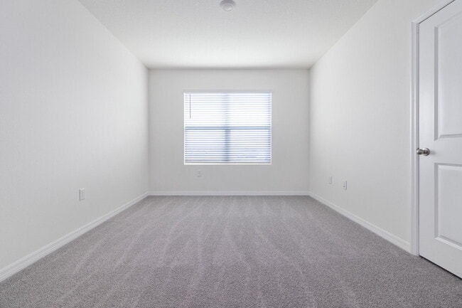 Building Photo - "Spacious 5-Bedroom Retreat with 3 Full Baths in Epperson Lagoon Wesley Chapel – 2,601 Sq. Ft. of...