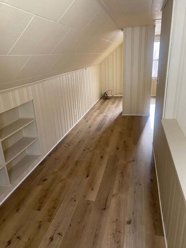 Building Photo - 3 bedroom 2 bath bungalow with finished basement