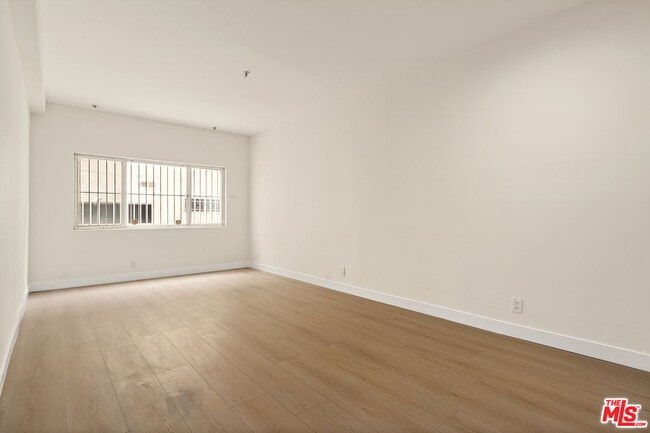 Building Photo - 1315 S Saltair Ave