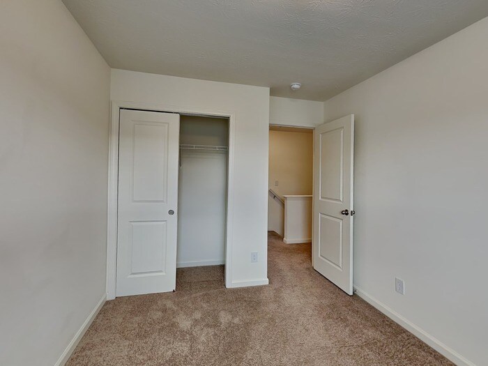 Building Photo - 10921 Woods Dr
