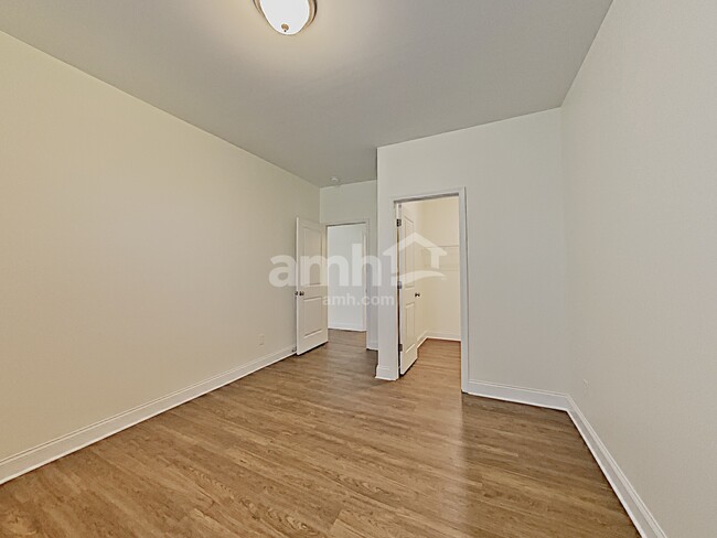 Building Photo - 303 Elmhurst Dr