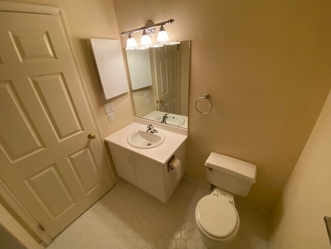 Full Bath - 402 Green Mountain Rd