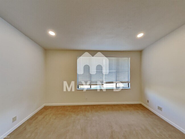 Building Photo - 3 br, 2.5 bath Townhome - 34320 Gadwall Cmn