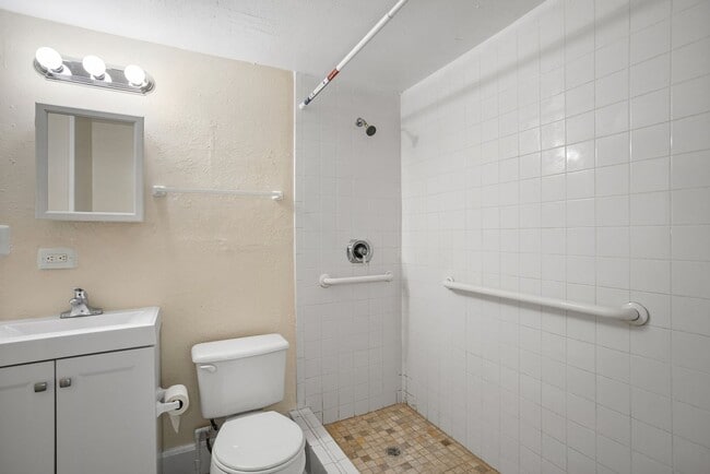 Building Photo - Won't Last! Apply NOW!  App fee REDUCED $25 ASAP $1995 3br/1bath CUTE House w/ HUGE YARD