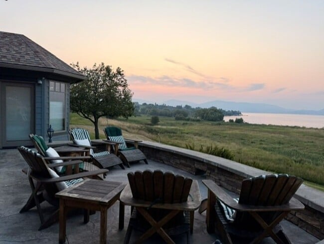 Building Photo - Fully furnished executive home with lake views located in gated community in Polson- Available Se...
