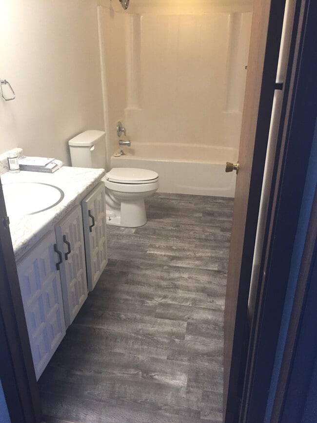 Building Photo - Townhouse with a nice view