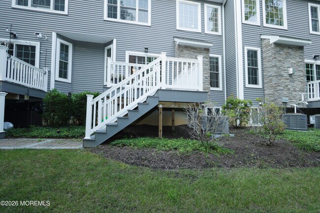 Building Photo - 10 Gonzalez Dr