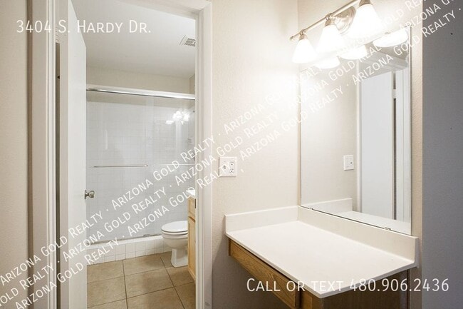 Building Photo - 3404 S Hardy Dr