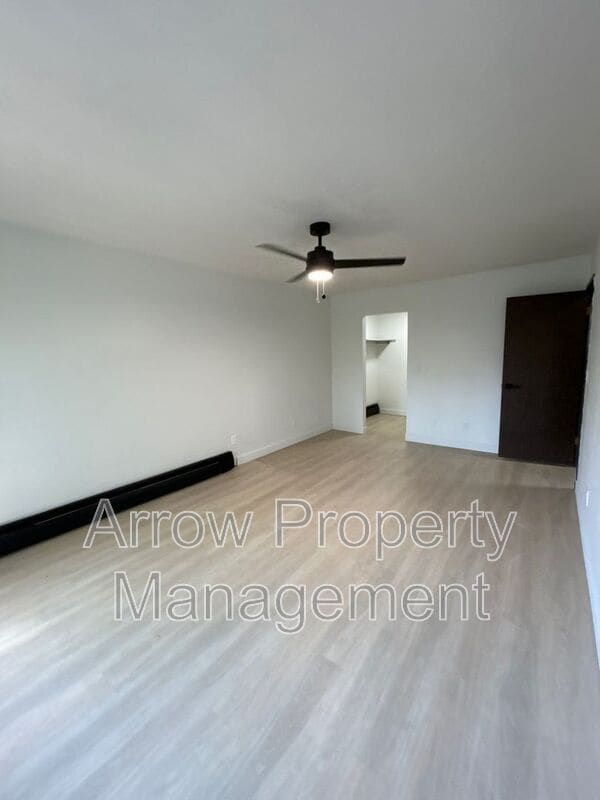 Building Photo - 215 E Arbor Ave
