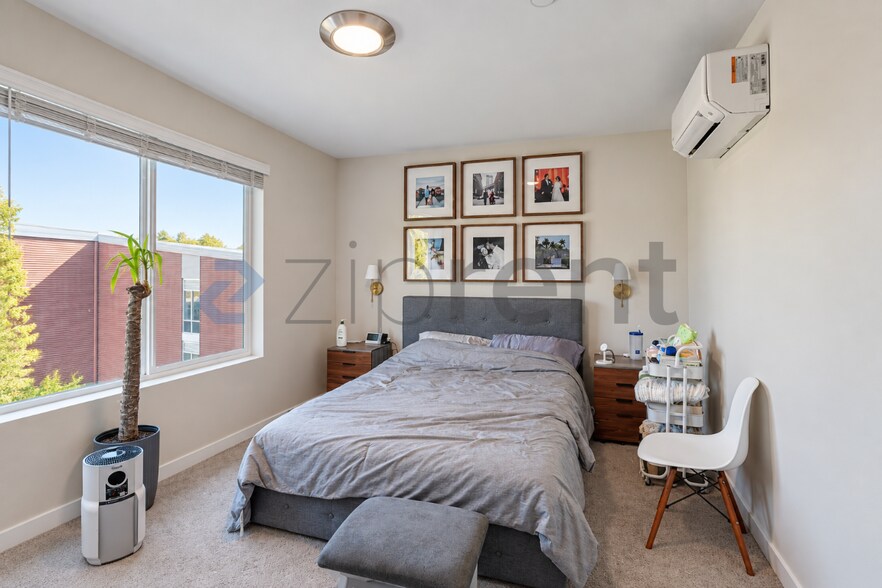 Building Photo - Unit G