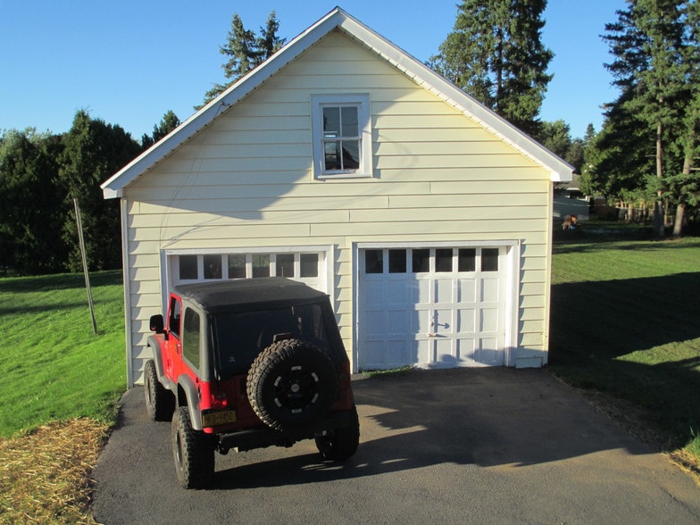 Detached Garage - 89 Burrstone Rd
