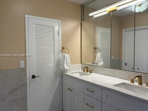 Building Photo - 3725 S Ocean Dr