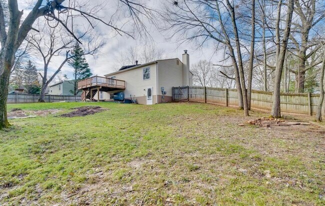 Building Photo - 2801 Reign St