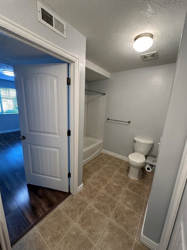 Building Photo - 3842 S Clare Dr