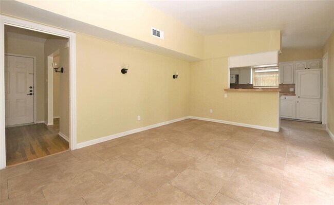 Building Photo - 5614 Fontenelle Dr