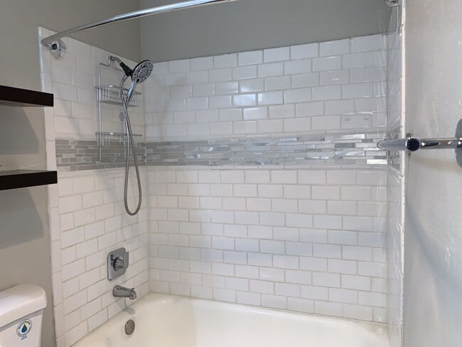 Building Photo - Elegant Auburn Condo 1Bd/1Ba