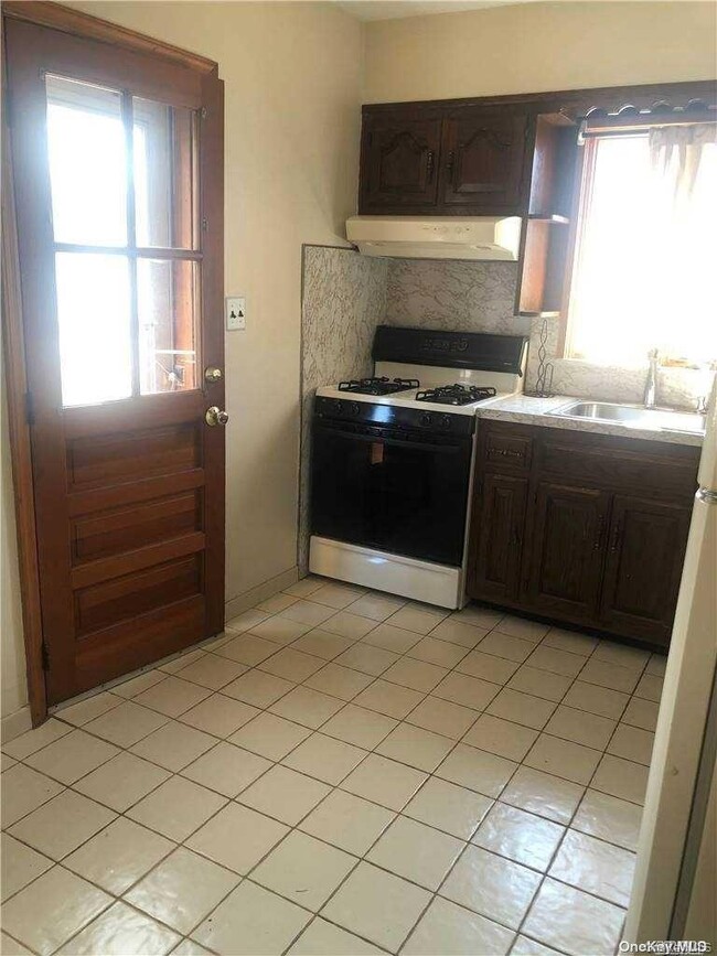 Building Photo - 220 Pershing Pkwy