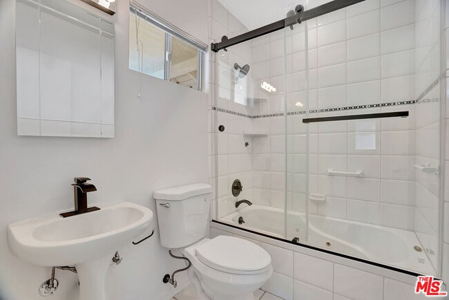 Building Photo - 19732 Henshaw St