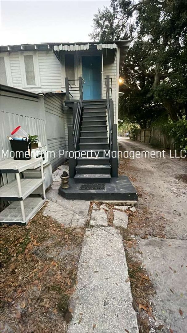 Building Photo - 8406 N Brooks St