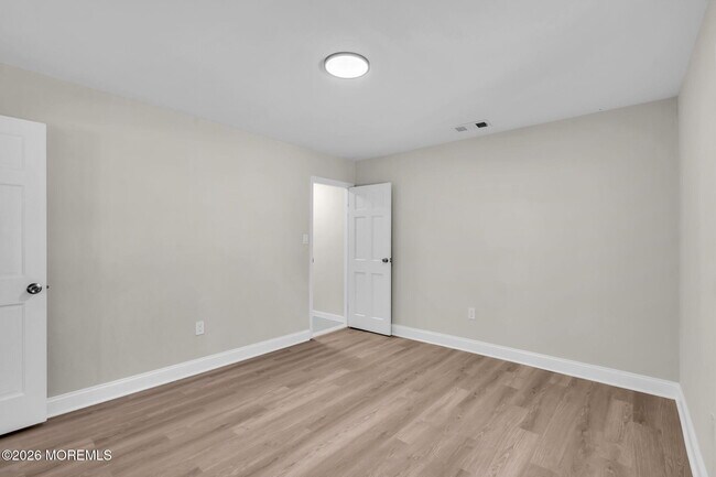 Building Photo - 101 Clearwater Dr