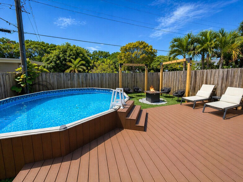 Building Photo - 826 SW 14th Ct