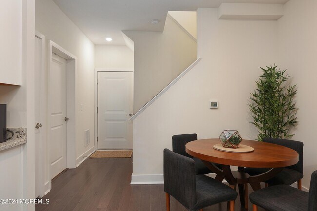 Building Photo - 50 Midway Rd S