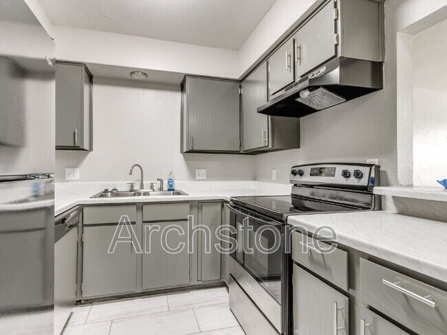 Building Photo - 5908 W Hefner Rd