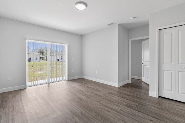 Building Photo - "Charming 3-Bed, 2-Bath Duplex Gem in Port Charlotte - Your Ideal Home Awaits!"