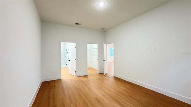 Building Photo - 7250 N Freeport Cir