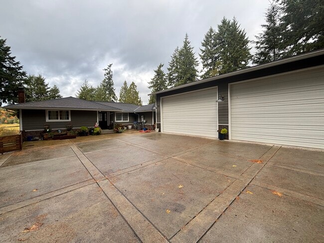 Building Photo - 8582 Long Lake Rd SE