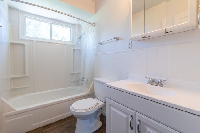 Building Photo - 1681 Lonedell Rd